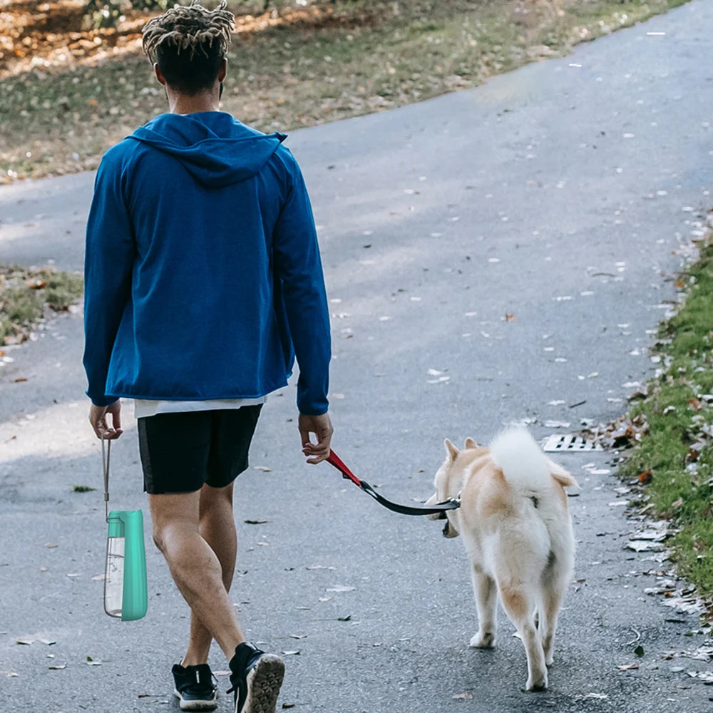 🐶 Botella portátil para perros con sistema anti-fugas – Hidratación fácil en cualquier paseo